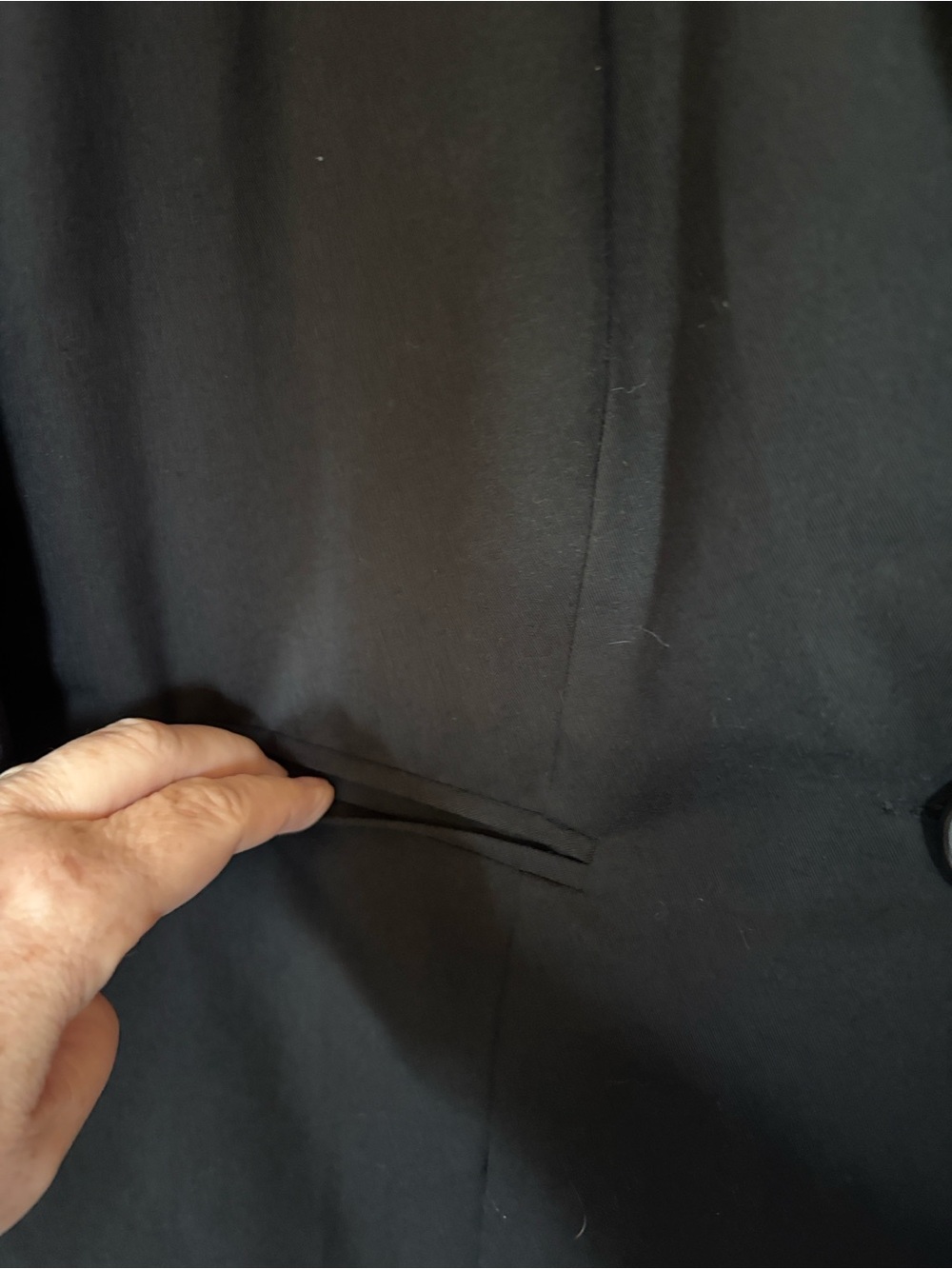 City Twill Classic Fit Blazer by TORRID.
Black. Lined. Faux pockets. Size 0/lg - Picture 9 of 10